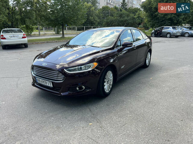 Красный Форд Фьюжн, объемом двигателя 2 л и пробегом 155 тыс. км за 12999 $, фото 2 на Automoto.ua