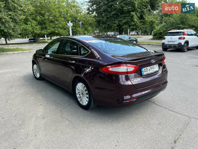 Красный Форд Фьюжн, объемом двигателя 2 л и пробегом 155 тыс. км за 12999 $, фото 1 на Automoto.ua