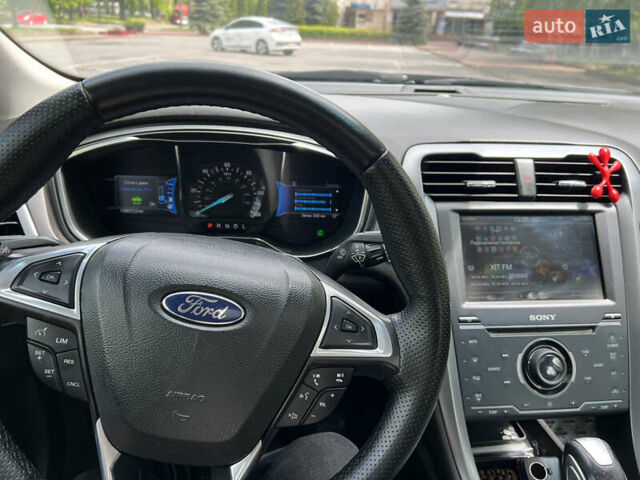 Красный Форд Фьюжн, объемом двигателя 2 л и пробегом 155 тыс. км за 12999 $, фото 11 на Automoto.ua