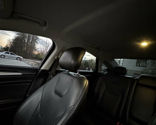 Червоний Форд Фьюжен, об'ємом двигуна 2 л та пробігом 169 тис. км за 10900 $, фото 17 на Automoto.ua