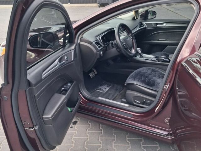 Форд Фьюжн 2013 в Черновцах на Automoto.ua Красный Форд Фьюжн, объемом двигателя 2 л и пробегом 163 тыс. км за 11644 $, фото 7 на Automoto.ua