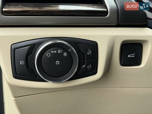 Красный Форд Фьюжн, объемом двигателя 1.6 л и пробегом 156 тыс. км за 8500 $, фото 34 на Automoto.ua