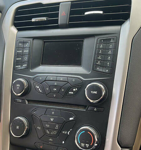 Красный Форд Фьюжн, объемом двигателя 1.5 л и пробегом 193 тыс. км за 9500 $, фото 3 на Automoto.ua