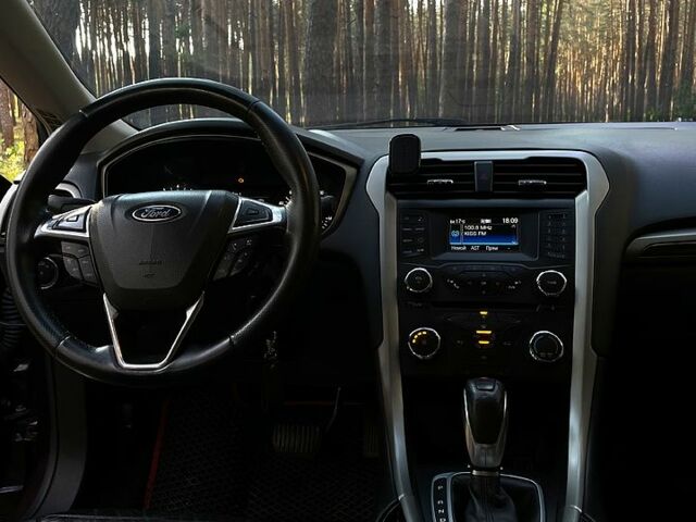 Красный Форд Фьюжн, объемом двигателя 2 л и пробегом 300 тыс. км за 9000 $, фото 4 на Automoto.ua