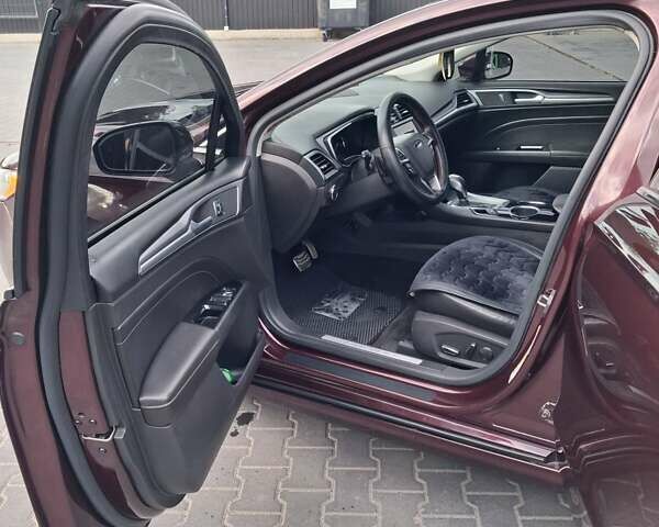 Красный Форд Фьюжн, объемом двигателя 2 л и пробегом 161 тыс. км за 10999 $, фото 8 на Automoto.ua