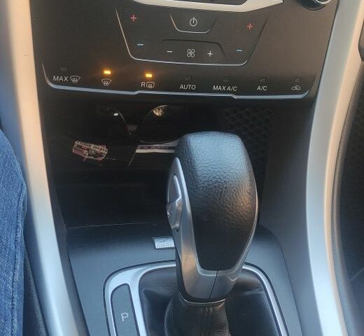 Красный Форд Фьюжн, объемом двигателя 2 л и пробегом 260 тыс. км за 11000 $, фото 3 на Automoto.ua