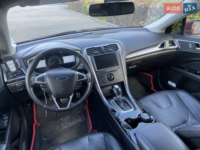 Червоний Форд Фьюжен, об'ємом двигуна 2 л та пробігом 208 тис. км за 10500 $, фото 5 на Automoto.ua