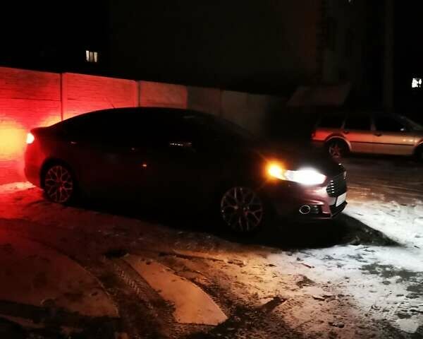 Красный Форд Фьюжн, объемом двигателя 2 л и пробегом 153 тыс. км за 10500 $, фото 2 на Automoto.ua
