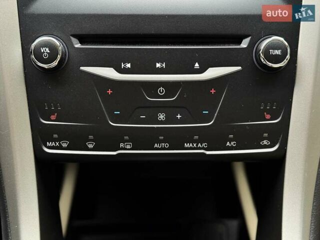 Красный Форд Фьюжн, объемом двигателя 1.6 л и пробегом 156 тыс. км за 8500 $, фото 31 на Automoto.ua