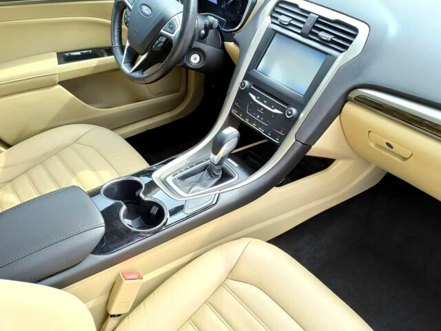 Красный Форд Фьюжн, объемом двигателя 2 л и пробегом 215 тыс. км за 9500 $, фото 4 на Automoto.ua