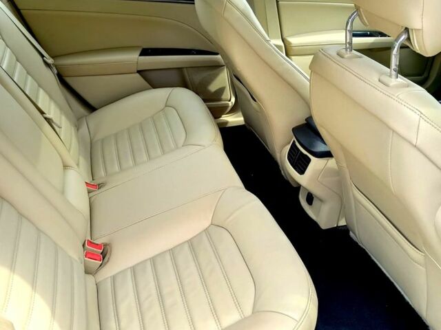 Красный Форд Фьюжн, объемом двигателя 2 л и пробегом 215 тыс. км за 9500 $, фото 5 на Automoto.ua