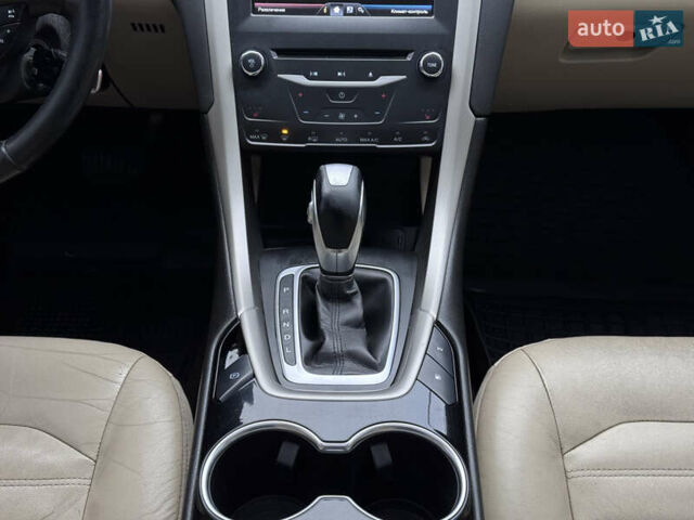 Красный Форд Фьюжн, объемом двигателя 2 л и пробегом 210 тыс. км за 10500 $, фото 26 на Automoto.ua