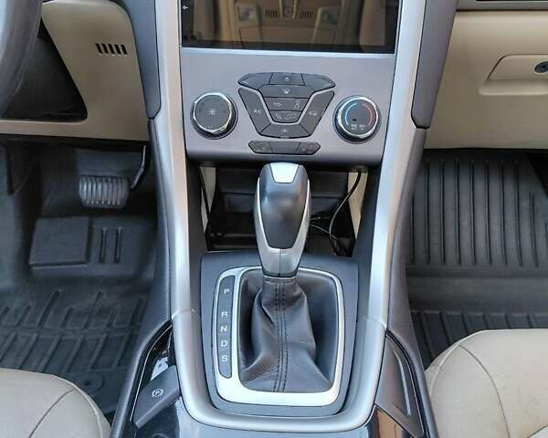 Красный Форд Фьюжн, объемом двигателя 2 л и пробегом 204 тыс. км за 9800 $, фото 13 на Automoto.ua