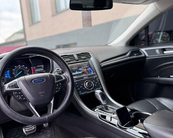 Красный Форд Фьюжн, объемом двигателя 2 л и пробегом 202 тыс. км за 8300 $, фото 10 на Automoto.ua