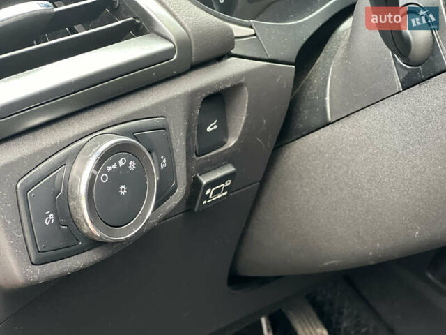 Красный Форд Фьюжн, объемом двигателя 2.52 л и пробегом 233 тыс. км за 9999 $, фото 17 на Automoto.ua