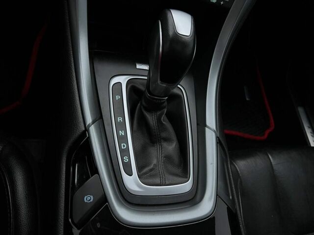 Красный Форд Фьюжн, объемом двигателя 2 л и пробегом 135 тыс. км за 9500 $, фото 14 на Automoto.ua