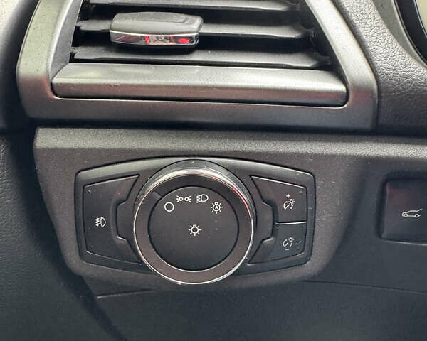 Красный Форд Фьюжн, объемом двигателя 2 л и пробегом 201 тыс. км за 8999 $, фото 38 на Automoto.ua