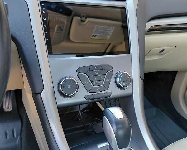 Красный Форд Фьюжн, объемом двигателя 2 л и пробегом 204 тыс. км за 9800 $, фото 15 на Automoto.ua