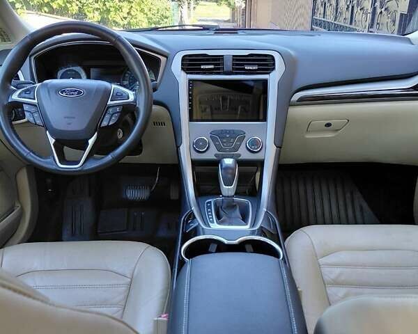 Красный Форд Фьюжн, объемом двигателя 2 л и пробегом 204 тыс. км за 9800 $, фото 11 на Automoto.ua