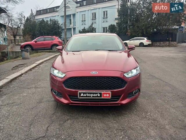 Красный Форд Фьюжн, объемом двигателя 2 л и пробегом 235 тыс. км за 10390 $, фото 1 на Automoto.ua
