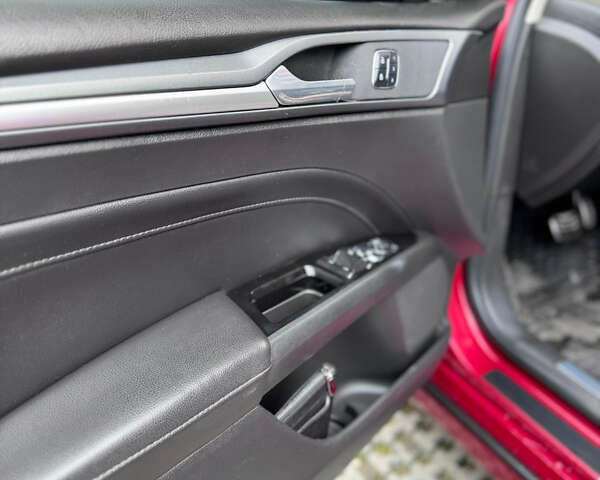 Красный Форд Фьюжн, объемом двигателя 2 л и пробегом 202 тыс. км за 8300 $, фото 8 на Automoto.ua