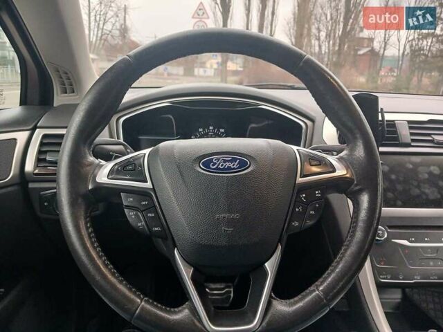 Красный Форд Фьюжн, объемом двигателя 2 л и пробегом 235 тыс. км за 10390 $, фото 12 на Automoto.ua