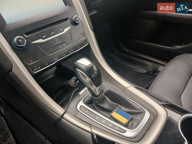 Красный Форд Фьюжн, объемом двигателя 2 л и пробегом 235 тыс. км за 10390 $, фото 18 на Automoto.ua
