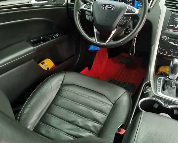 Красный Форд Фьюжн, объемом двигателя 2 л и пробегом 140 тыс. км за 10500 $, фото 5 на Automoto.ua