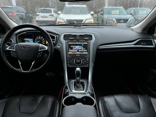 Красный Форд Фьюжн, объемом двигателя 2 л и пробегом 135 тыс. км за 9500 $, фото 9 на Automoto.ua