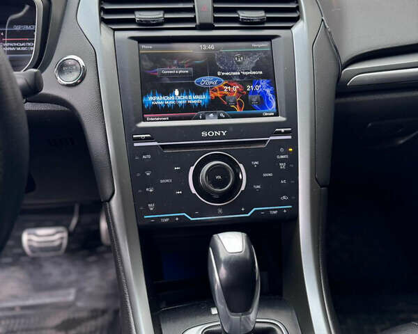 Красный Форд Фьюжн, объемом двигателя 2 л и пробегом 202 тыс. км за 8300 $, фото 12 на Automoto.ua