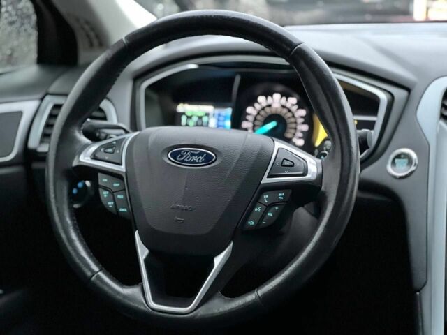 Красный Форд Фьюжн, объемом двигателя 2 л и пробегом 135 тыс. км за 9500 $, фото 12 на Automoto.ua