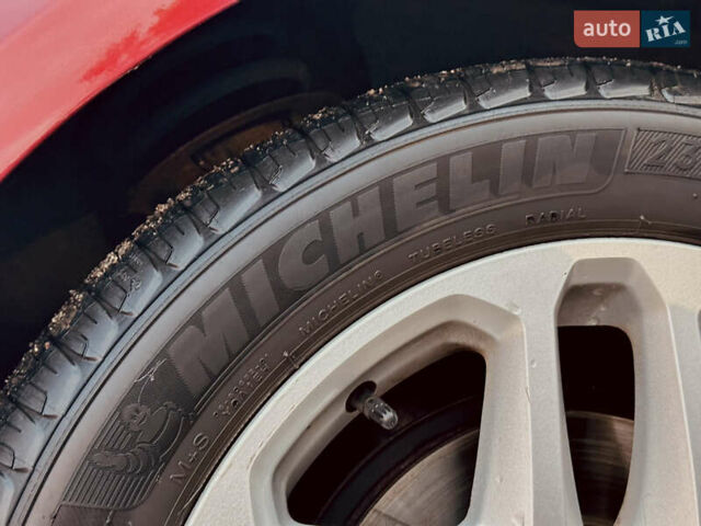 Форд Фьюжн 2014 в Николаеве на Automoto.ua Красный Форд Фьюжн, объемом двигателя 2.49 л и пробегом 151 тыс. км за 9900 $, фото 13 на Automoto.ua