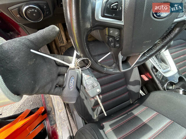 Красный Форд Фьюжн, объемом двигателя 2.5 л и пробегом 353 тыс. км за 6300 $, фото 7 на Automoto.ua