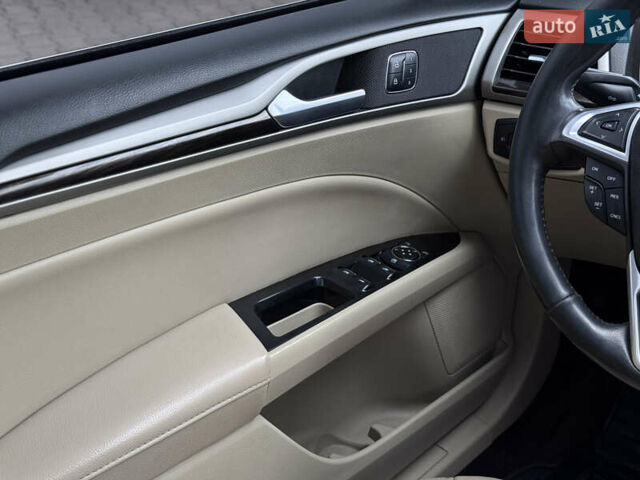 Красный Форд Фьюжн, объемом двигателя 2 л и пробегом 210 тыс. км за 10500 $, фото 27 на Automoto.ua