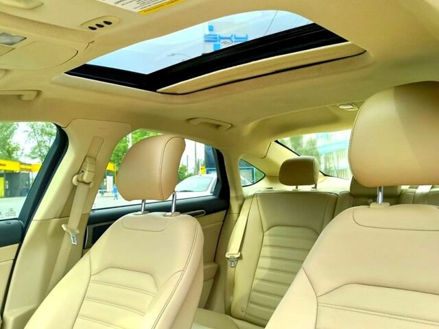 Красный Форд Фьюжн, объемом двигателя 2 л и пробегом 215 тыс. км за 9500 $, фото 6 на Automoto.ua