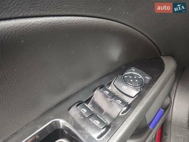 Красный Форд Фьюжн, объемом двигателя 2 л и пробегом 235 тыс. км за 10390 $, фото 10 на Automoto.ua