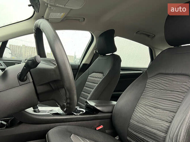 Красный Форд Фьюжн, объемом двигателя 2.49 л и пробегом 181 тыс. км за 11800 $, фото 6 на Automoto.ua