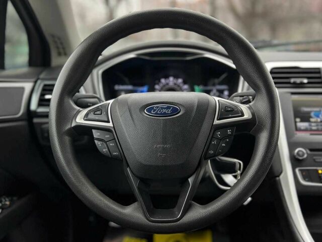 Красный Форд Фьюжн, объемом двигателя 2.5 л и пробегом 181 тыс. км за 11800 $, фото 7 на Automoto.ua