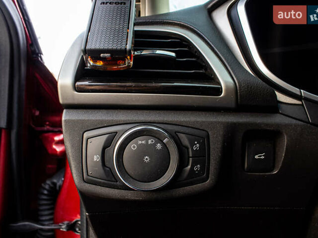 Красный Форд Фьюжн, объемом двигателя 2 л и пробегом 94 тыс. км за 14900 $, фото 48 на Automoto.ua