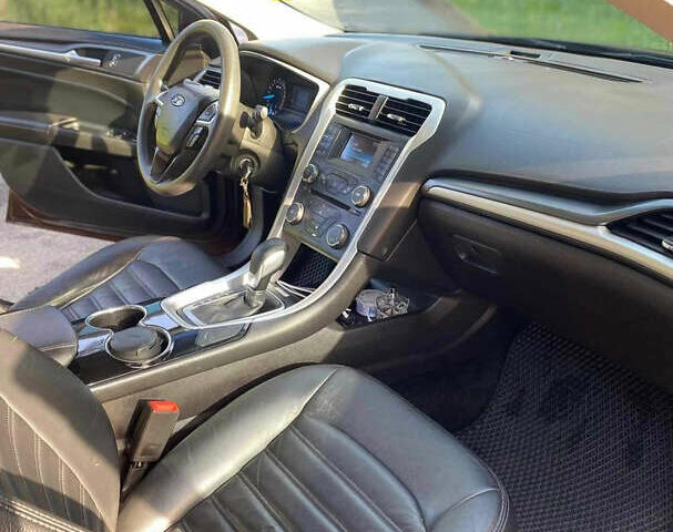 Красный Форд Фьюжн, объемом двигателя 2.49 л и пробегом 249 тыс. км за 8300 $, фото 9 на Automoto.ua