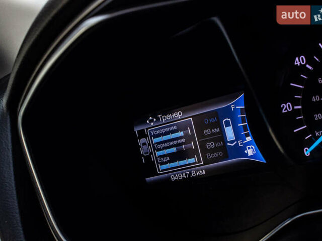 Красный Форд Фьюжн, объемом двигателя 2 л и пробегом 94 тыс. км за 14900 $, фото 3 на Automoto.ua