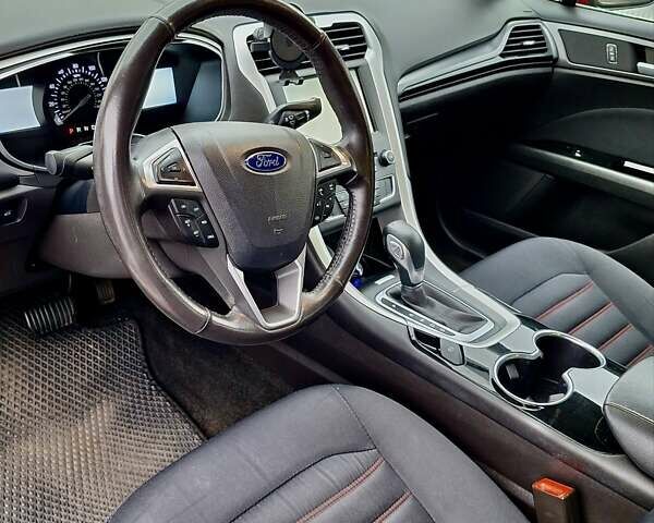 Красный Форд Фьюжн, объемом двигателя 2.49 л и пробегом 181 тыс. км за 10700 $, фото 12 на Automoto.ua