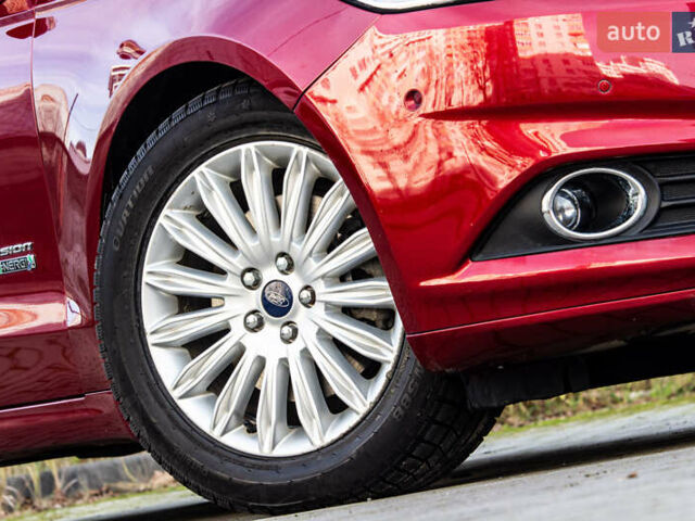 Красный Форд Фьюжн, объемом двигателя 2 л и пробегом 94 тыс. км за 14900 $, фото 4 на Automoto.ua