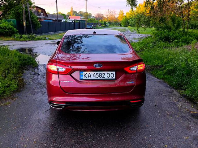 Красный Форд Фьюжн, объемом двигателя 2 л и пробегом 200 тыс. км за 11500 $, фото 4 на Automoto.ua