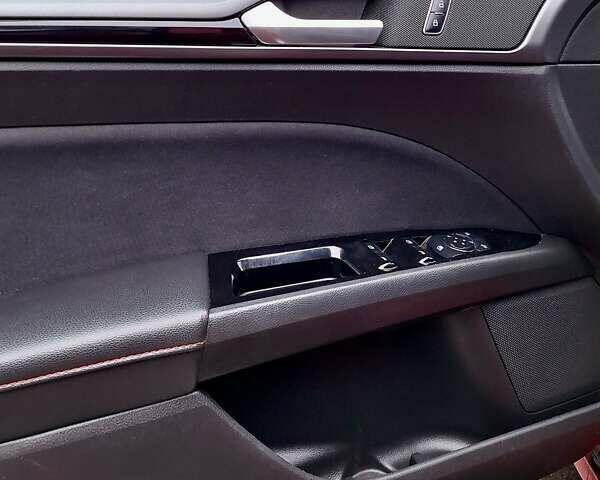 Красный Форд Фьюжн, объемом двигателя 2.49 л и пробегом 181 тыс. км за 10700 $, фото 4 на Automoto.ua