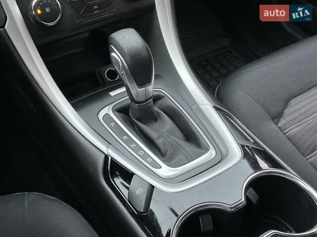 Форд Фьюжен 2015 у Києві на Automoto.ua Червоний Форд Фьюжен, об'ємом двигуна 1.5 л та пробігом 139 тис. км за 10490 $, фото 25 на Automoto.ua