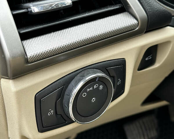 Красный Форд Фьюжн, объемом двигателя 2.49 л и пробегом 150 тыс. км за 8800 $, фото 7 на Automoto.ua