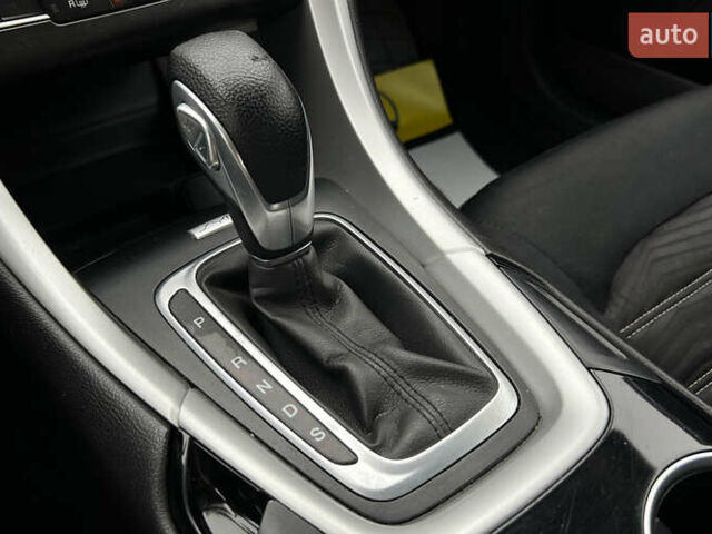 Красный Форд Фьюжн, объемом двигателя 2.49 л и пробегом 181 тыс. км за 11800 $, фото 14 на Automoto.ua