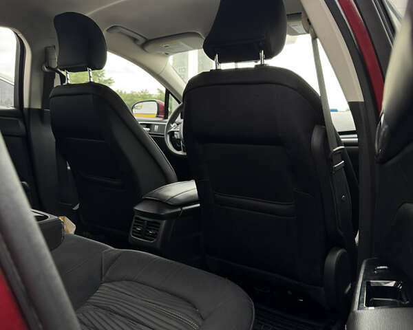 Красный Форд Фьюжн, объемом двигателя 1.5 л и пробегом 140 тыс. км за 9700 $, фото 5 на Automoto.ua