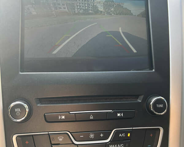 Красный Форд Фьюжн, объемом двигателя 1.5 л и пробегом 130 тыс. км за 8600 $, фото 19 на Automoto.ua